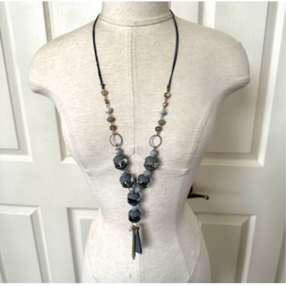 Grey crystal beaded statement necklace - Picture 1 of 13